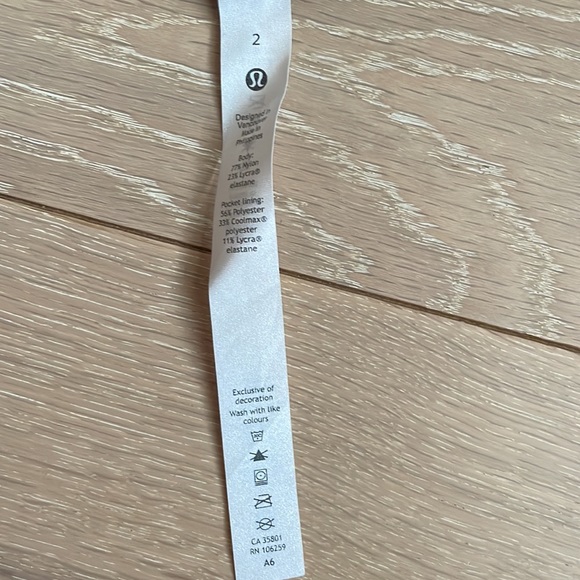 🌸🌸🌸SOLD🌸🌸🌸Lululemon Wunder Under Shorts 8” - Picture 3 of 4